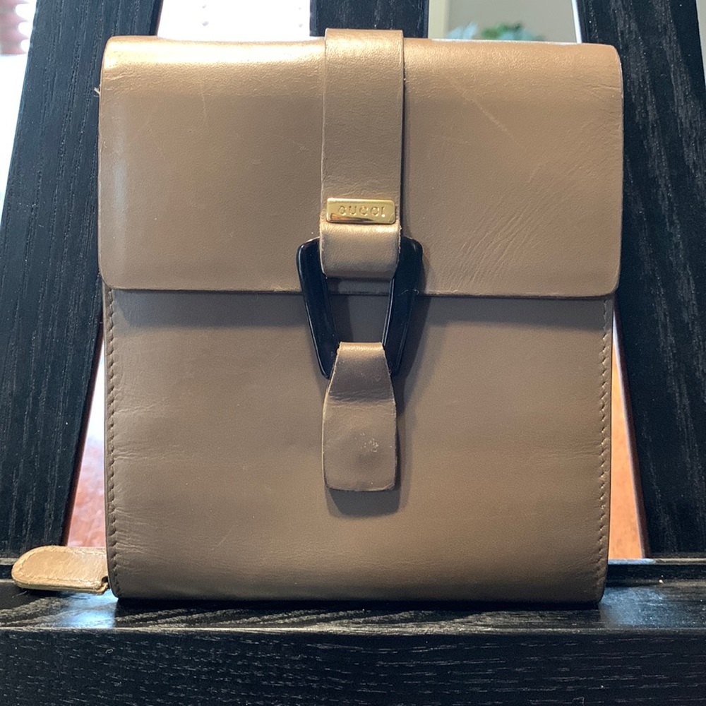 Rare Gucci Trifold Wallet w tortoiseshell snap closure & internal coin zip pouch